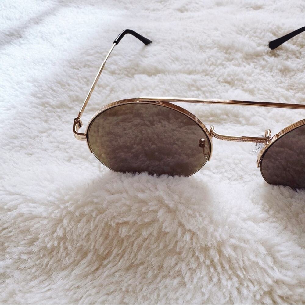 Carly Mirrored Gold Chic Round Sunglasses - Picture 5 of 11